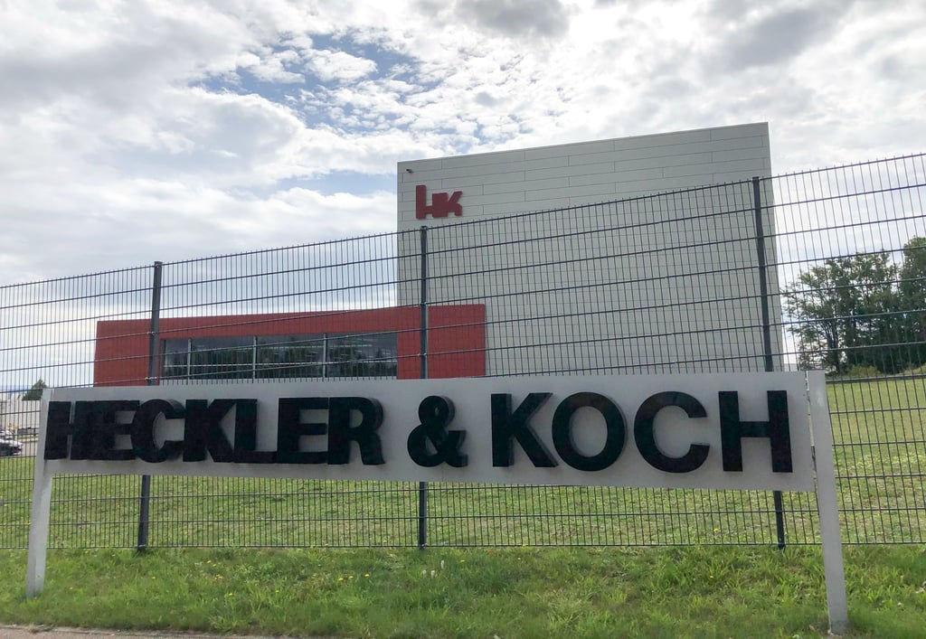 Eingang der Firmenzentrale des Waffenherstellers Heckler & Koch in Oberndorf (Baden-Württemberg).