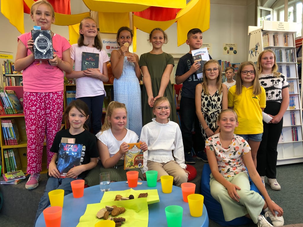 Zwölf Mädchen und Jungen haben am diesjährigen Lesewettbewerb in der Weißenfelser Stadtbibliothek teilgenommen.