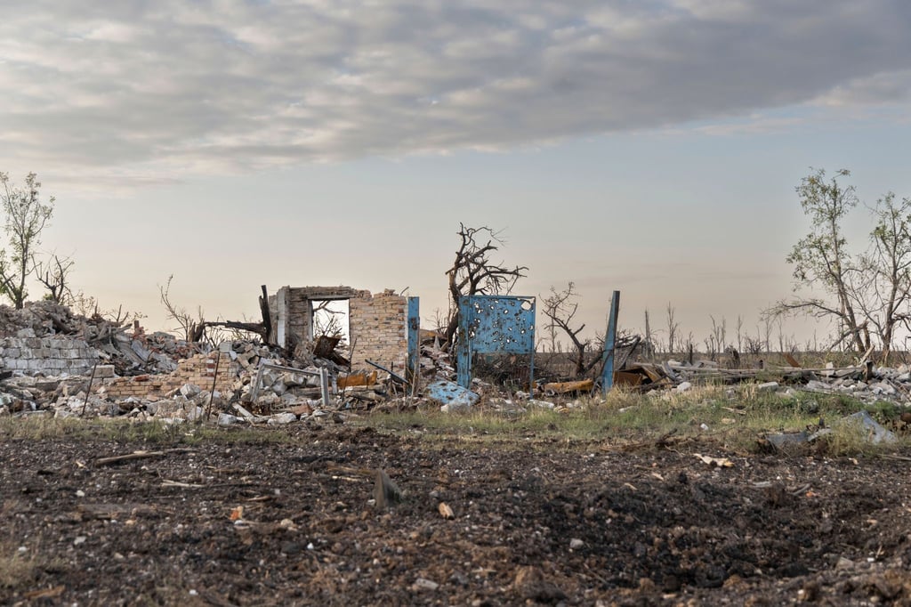 Die Überreste eines Hauses, das bei den Kämpfen zerstört wurde, in Andrijewka, in der Nähe von Bachmut.
