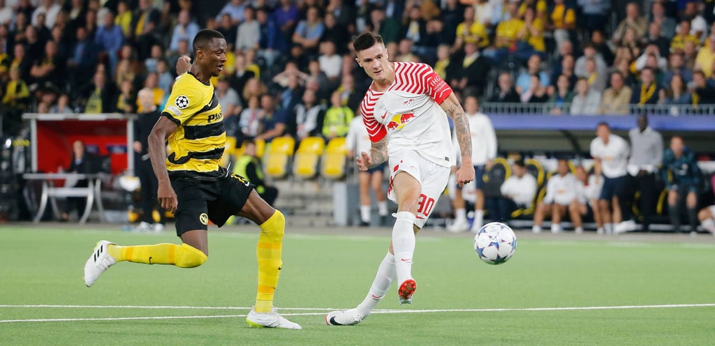Benjamin Sesko trifft hier zum 3:1 für RB Leipzig gegen Young Boys Bern in der Champions League.