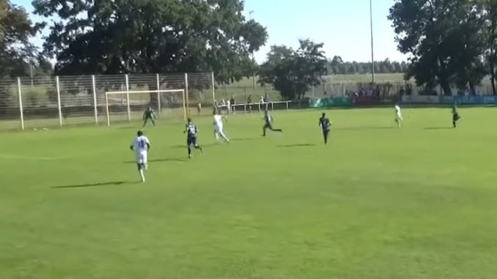 Lirim Hoxha unterwegs zum Tor für den 1. FC Magdeburg II im Spiel gegen FSV Motor Marienberg.