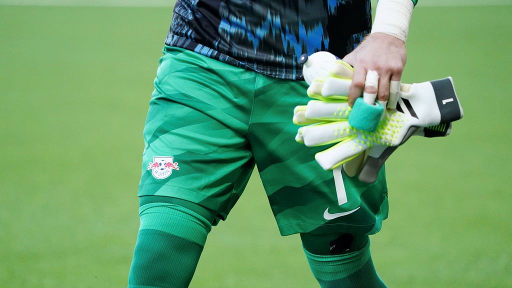 Thomas Schlieck (l.), hier 2022 beim RB-Training mit Ex-RB-Co-Trainer Robert Klauß.