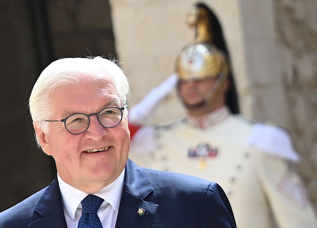 Bundespräsident Frank-Walter Steinmeier trifft sich mit Italiens Staatspräsidenten.