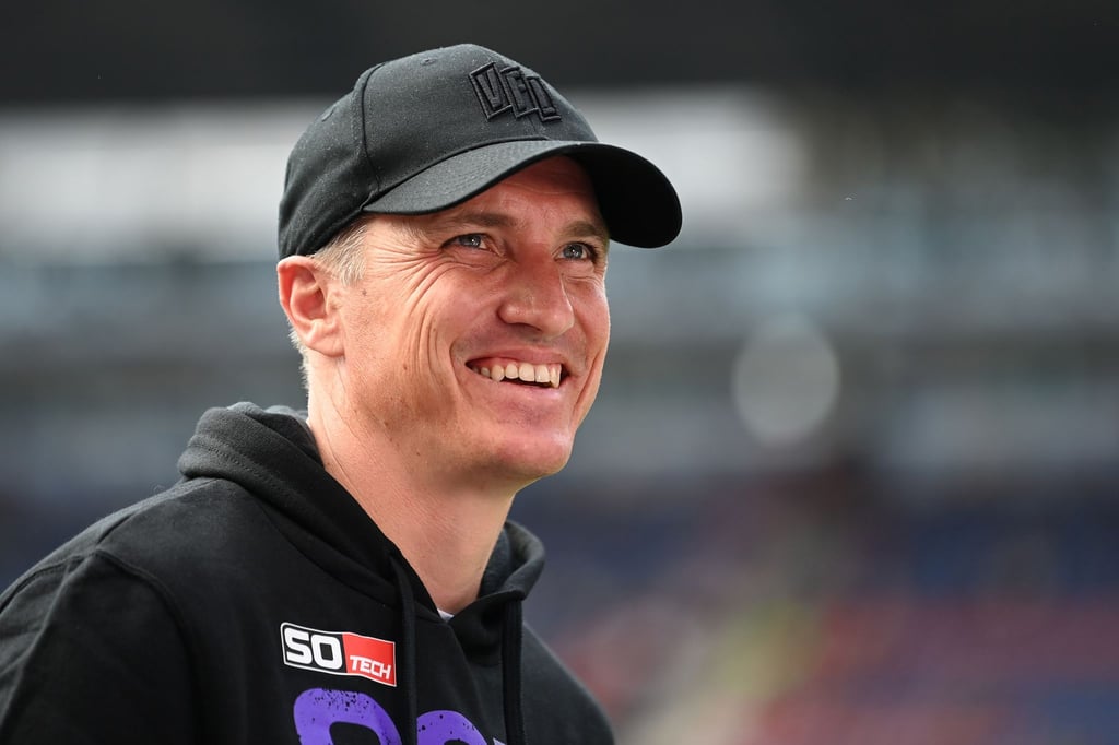 Osnabrücks Trainer Tobias Schweinsteiger bei einem Spiel im Stadion.