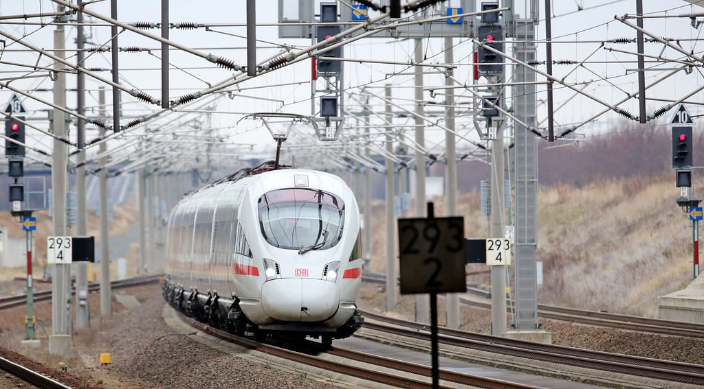 Nach Angaben der Bahn könnte ein Neubau die Fahrtzeit zwischen Hamburg und Hannover auf 59 Minuten reduzieren - etwa eine Viertelstunde weniger als jetzt.