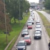 Rund um das Schleinufer in Magdeburg staute sich der Verkehr am Dienstag in alle Richtungen.