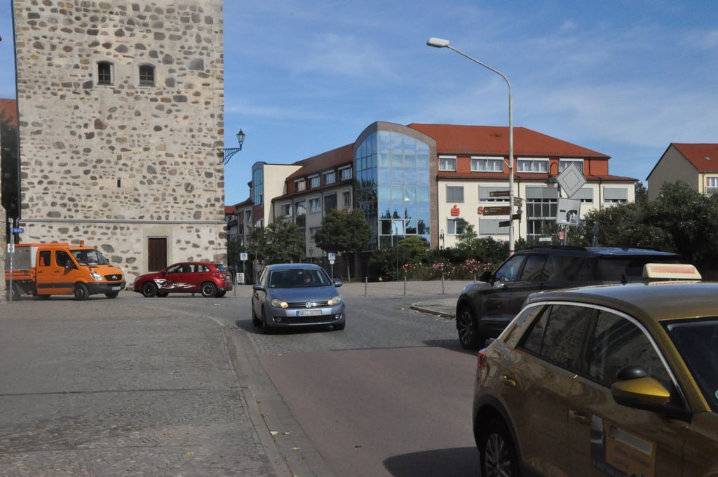 An der Kreuzung Breite/Fritz-Brandt-Straße/Schloßfreiheit ist immer viel los.