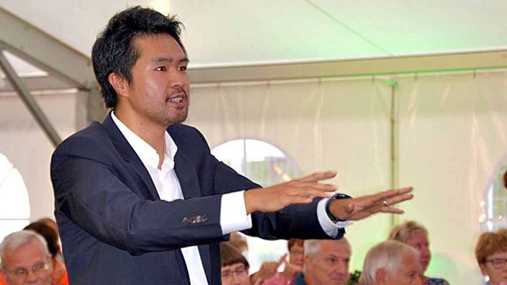 Mooyeol Yang ist der künstlerische Leiter des Chores.