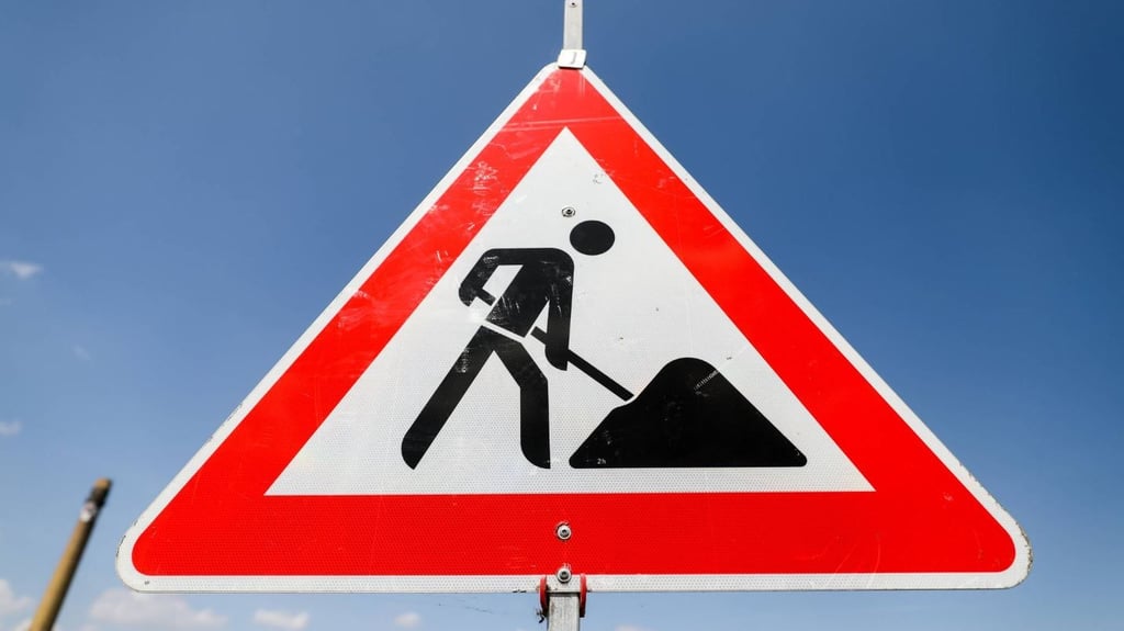 Baustelle auf der Bundesstraße B81 in Halberstadt: Autofahrer müssen sich auf wochenlange Einschränkungen einstellen.