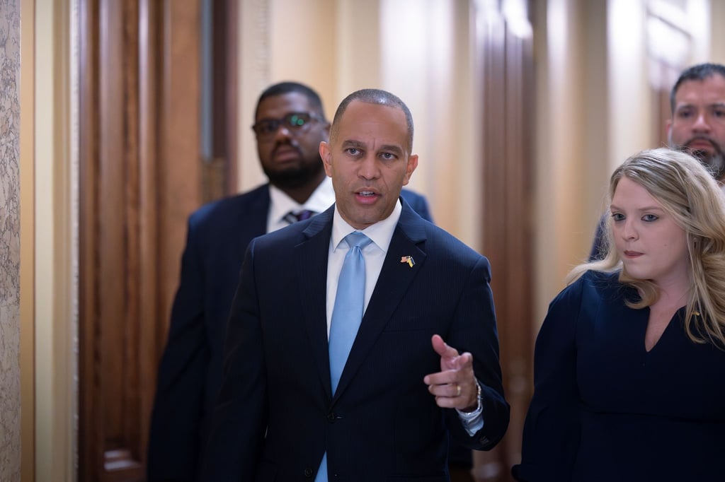 Der oberste Demokrat im US-Repräsentantenhaus, Hakeem Jeffries, übt harsche Kritik an den Republikanern.