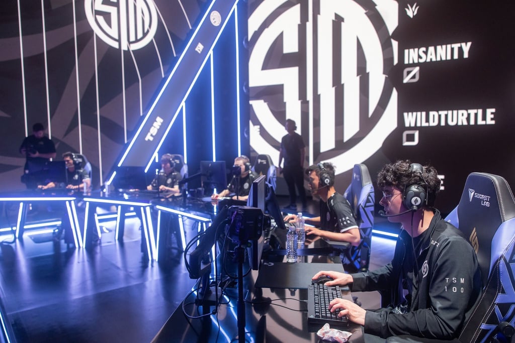 Shopify Rebellion übernimmt in der LoL-Liga LCS neben dem Startplatz auch die Spieler von TSM.