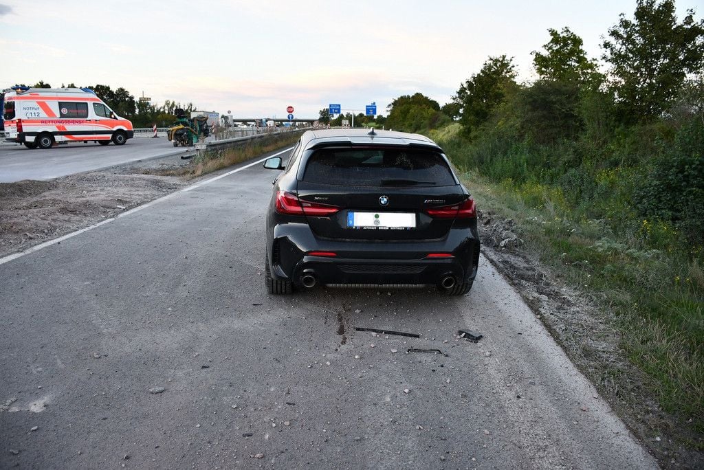 Der Autofahrer fuhr auf der A9 bei Leuna in eine Baustelle.
