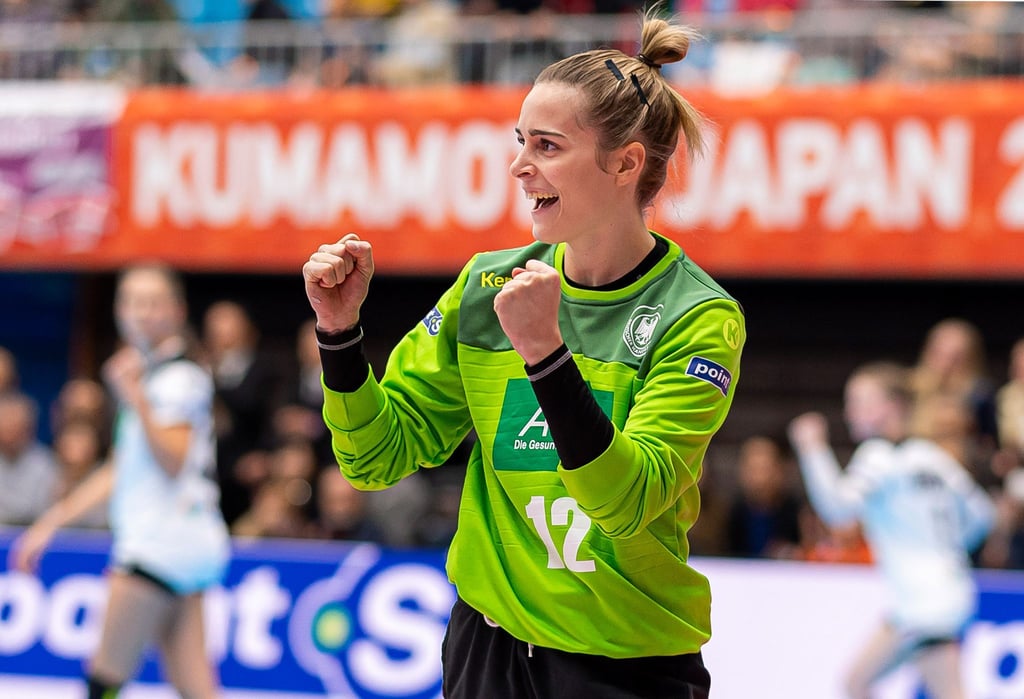 Handball-Torhüterin Dinah Eckerle verschiebt ihr Comeback nach der Geburt ihrer Tochter.