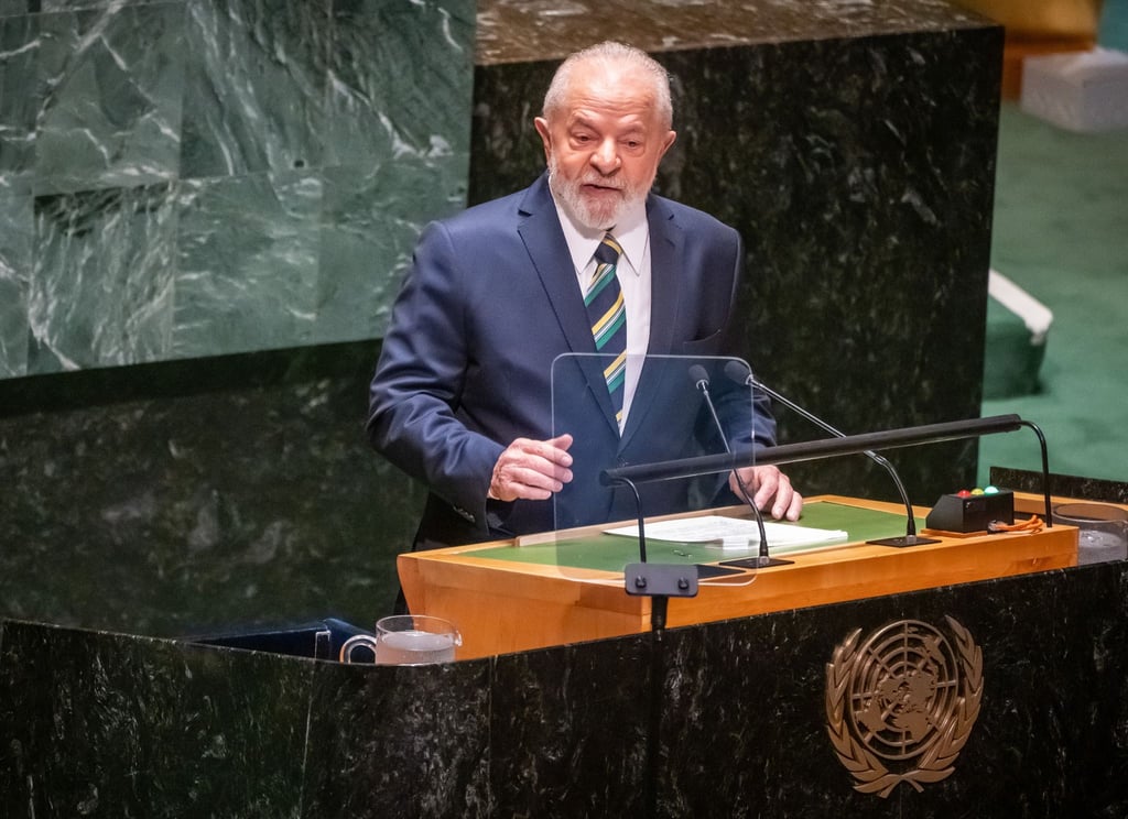 Ähnlich wie andere linke Staatschefs in Lateinamerika kritisiert Brasiliens Präsident Lula den russischen Angriffskrieg gegen die Ukraine zwar, hält sich mit deutlichen Worten gegenüber Moskau aber zurück.