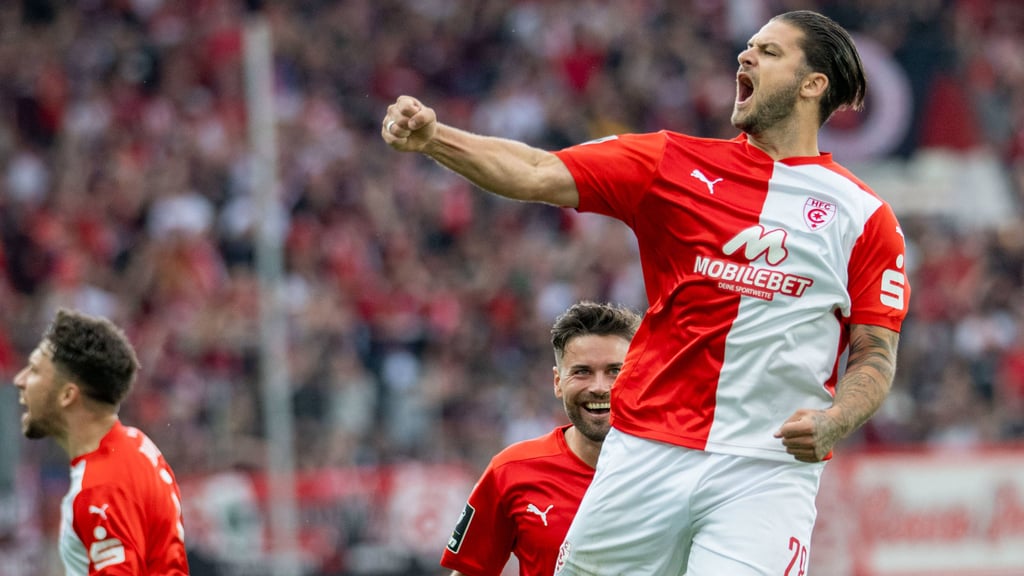 HFC: Dominic Baumanns linker Arm ist komplett tätowiert.