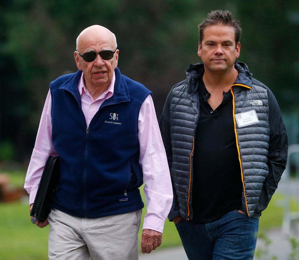 Medienunternehmer Rupert Murdoch (l) und sein Sohn Lachlan, aufgenommen vor einer Konferenz im US-Bundesstaat Idaho.
