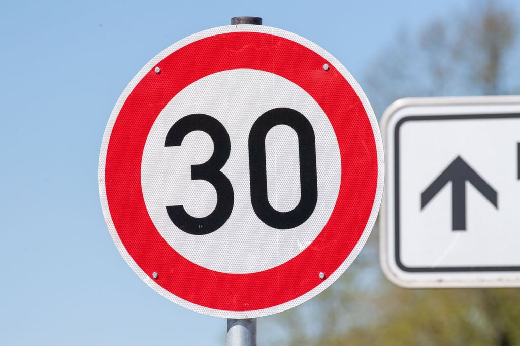 Der Bundestag will über einen Gesetzentwurf zur Reform des Straßenverkehrsgesetzes beraten.