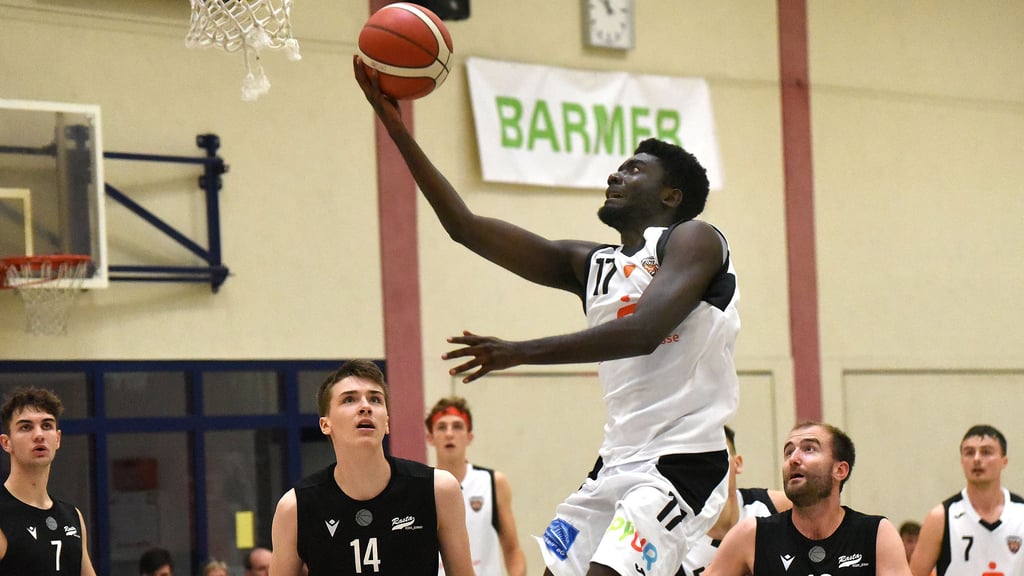 Chris Kwilu trug einst das Ascherslebener Trikot, jetzt das der Neustadt temps Shooters.