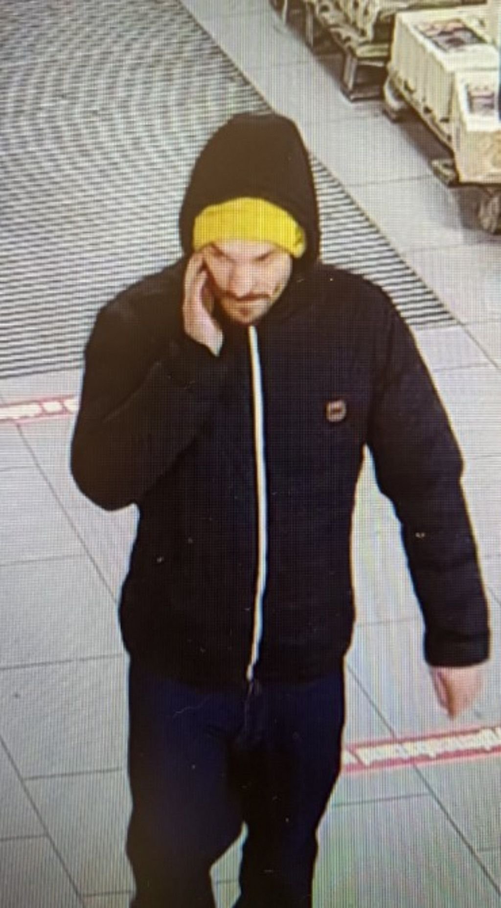 Dieser mutmaßliche Ladendieb wird in Halle gesucht.