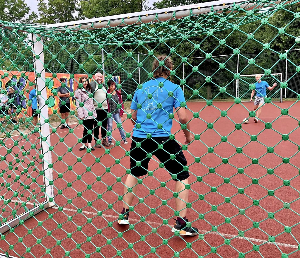 Erst vergangenes Jahr spendierte der Verein ehemaliger Domschüler und Freundeskreis Domgymnasium Merseburg der Schule und damit dem Saalekreis zwei neue Fußballnetze.
