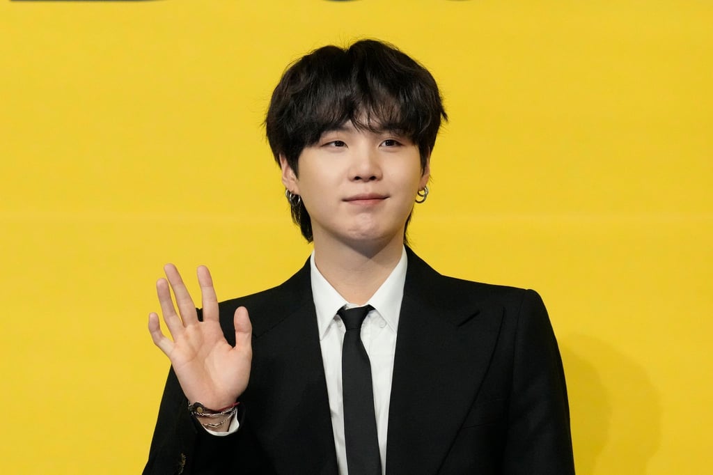 „Ich sehe Euch alle 2025!“: BTS-Mitglied Suga leistet in Erfüllung der Wehrpflicht erst mal seinen Sozialdienst ab.