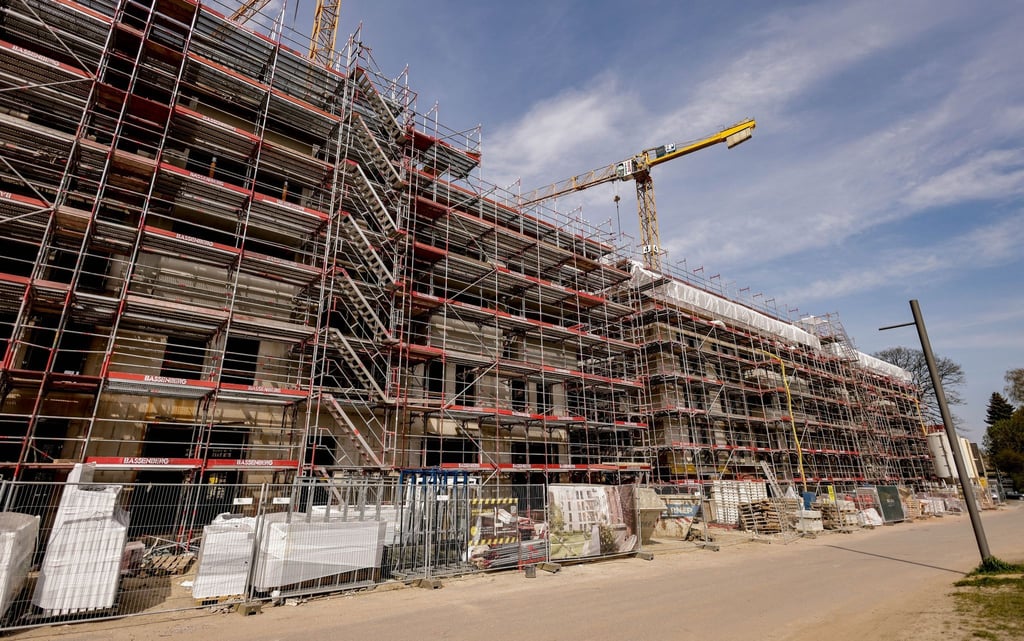 Stark gestiegene Finanzierungs- und Baukosten bremsen den Neubau in Deutschland deutlich aus.