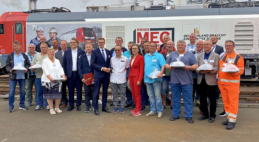 Mitarbeiter der ersten Stunde wurden im Rahmen der Feierstunde geehrt.