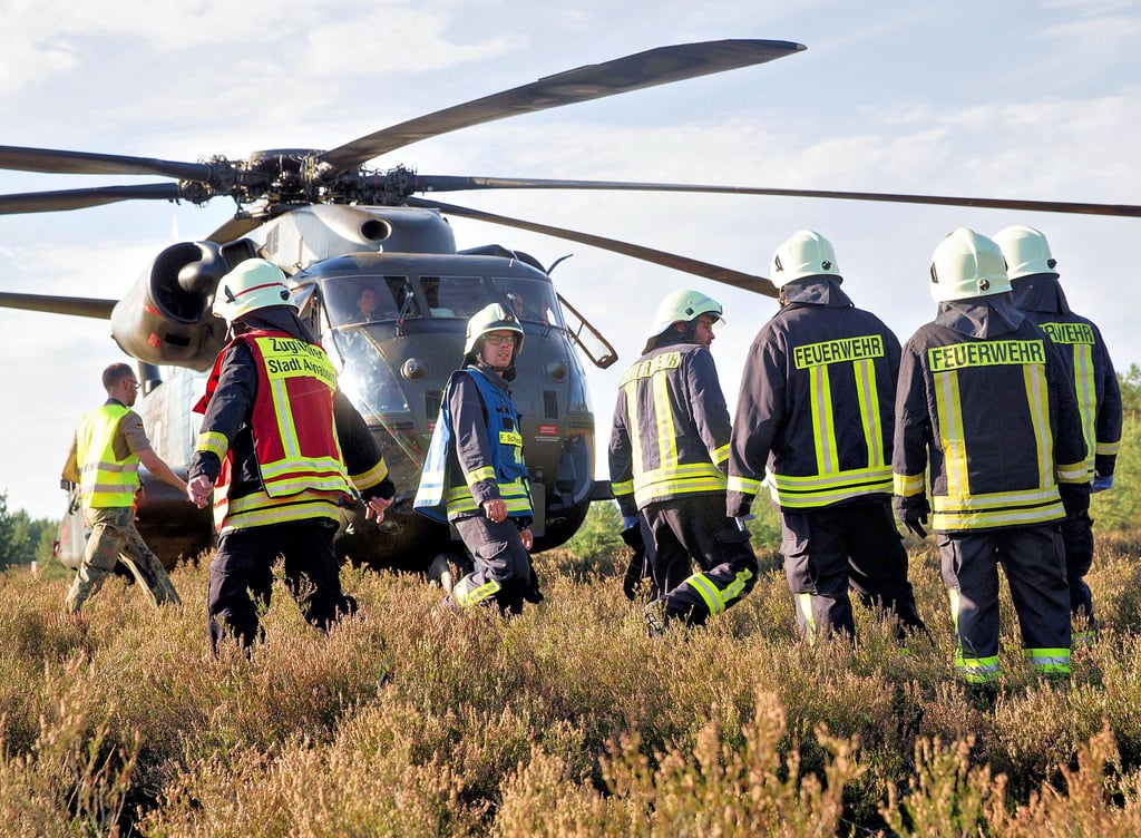 Die Feuerwehren des gesamten Annaburger Stadtgebietes werden im Verlauf der Übung in die Heide gerufen.