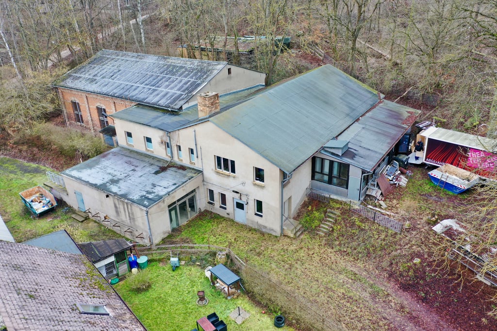 Blick auf die ehemalige Theaterwerkstatt vom Theater Eisleben. Bei einer Auktion ist sie nun versteigert wurden.