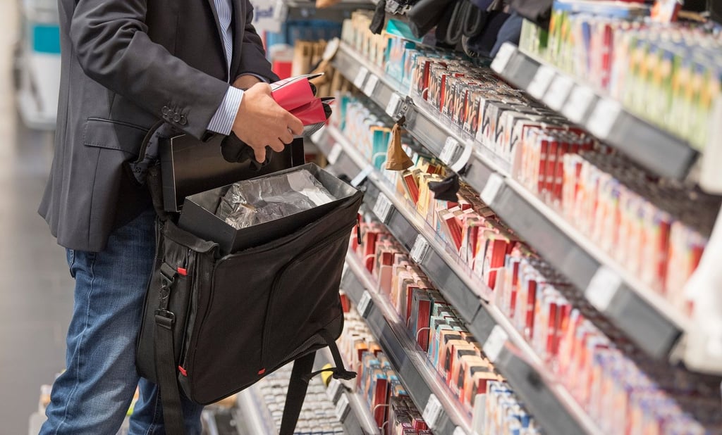 Immer mehr Ladendiebstähle in Sachsen-Anhalt. Experten vermuten einen Zusammenhang mit der hohen Inflationsrate.