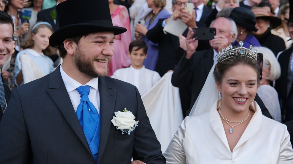 Prinzessin Maria Teresita von Sachsen und ihr Mann Beryl Alexandre de Saporta verlassen nach der Trauung die Hofkirche.