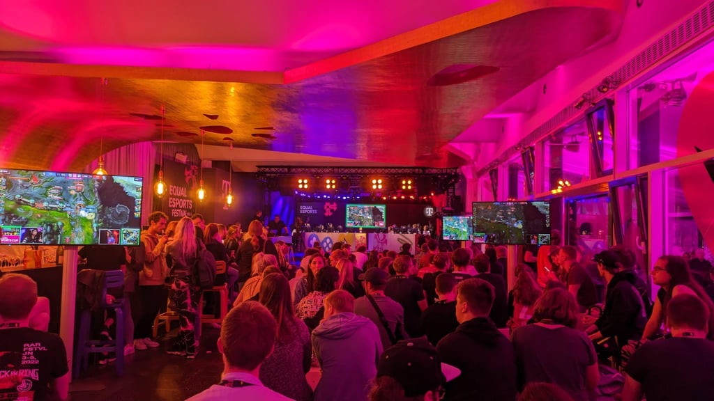 Offline-Finale mit vollen Haus: der Equal Esports Cup beim Schlussturnier in Köln.