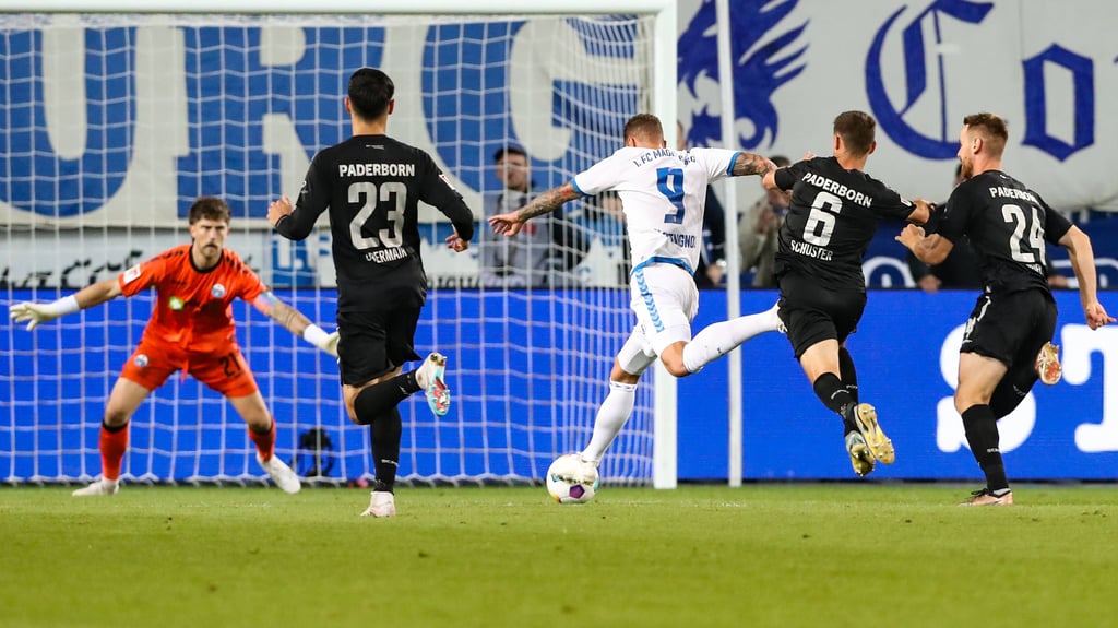 Luc Castaignos sprintete allen Paderbornern davon und traf zum 1:1 für den 1. FC Magdeburg.