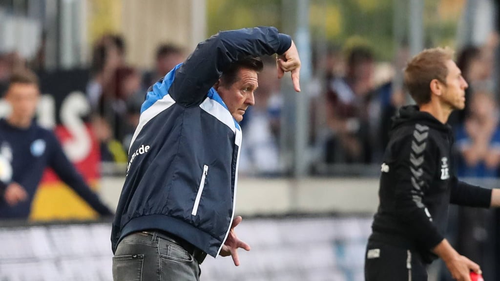 FCM-Trainer Christian Titz zeigte beim 1:1 gegen den SC Paderborn vollen Körpereinsatz.