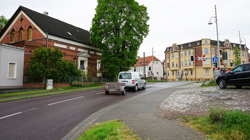 So offen sind die Schranken am Bahnübergang Bahnhofstraße in Wolmirstedt nicht immer.