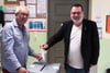 Henning Dornack (r.), hier bei seiner Stimmabgabe, holte die meisten Stimmen bei der OB-Wahl.