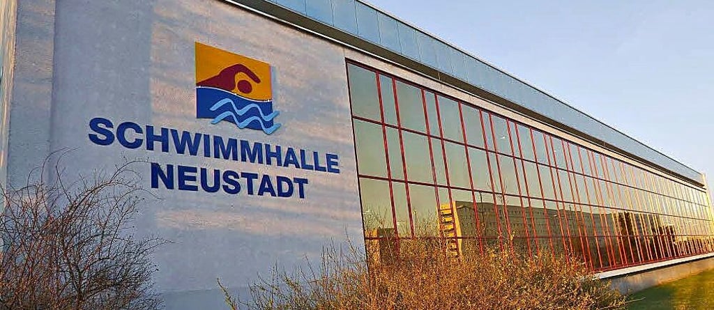 Die Schwimmhalle Halle Neustadt soll mit viel Aufwand saniert werden.
