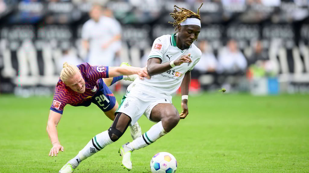 Kommt ein Xaver geflogen: Schlager gegen Koné.