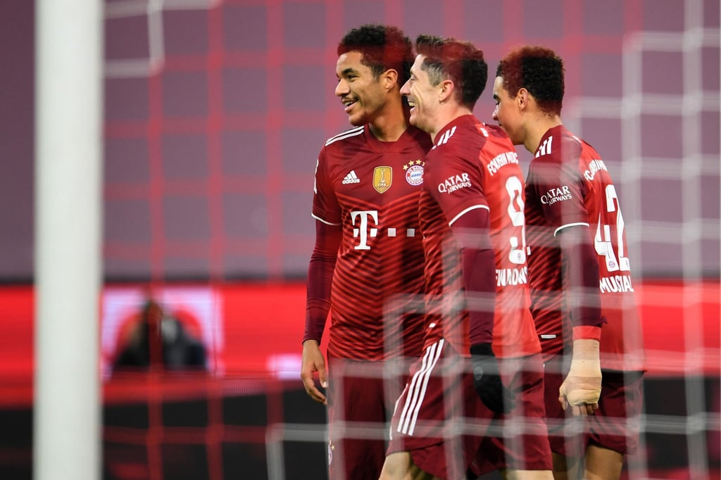 Ist aktuell von den Bayern an PSV Eindhoven ausgeliehen: Malik Tillmann (l).