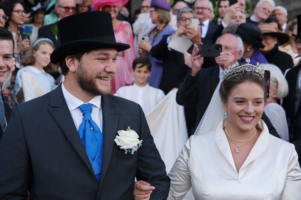 Prinzessin Maria Teresita von Sachsen und ihr Mann Beryl Alexandre de Saporta verlassen nach der Trauung die Hofkirche.