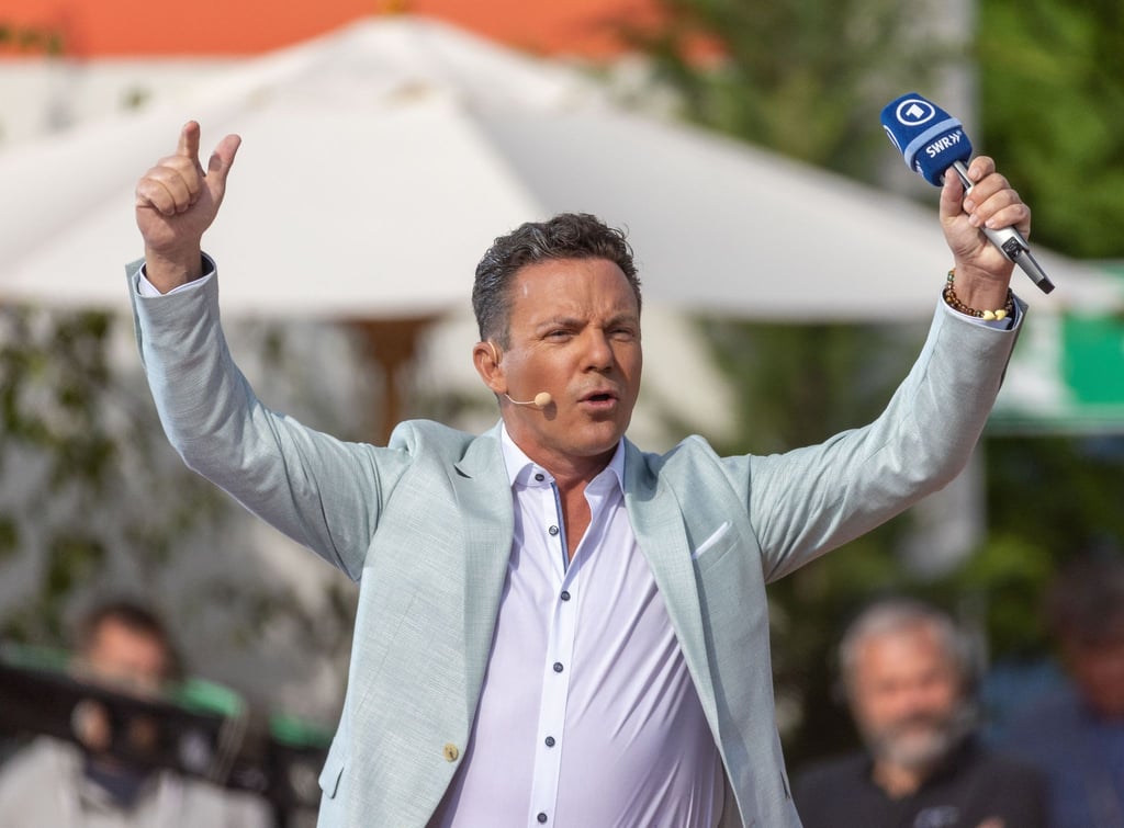 Wird 2024 die Show „Immer wieder sonntags“ im 20. Jahr präsentieren: Moderator Stefan Mross.