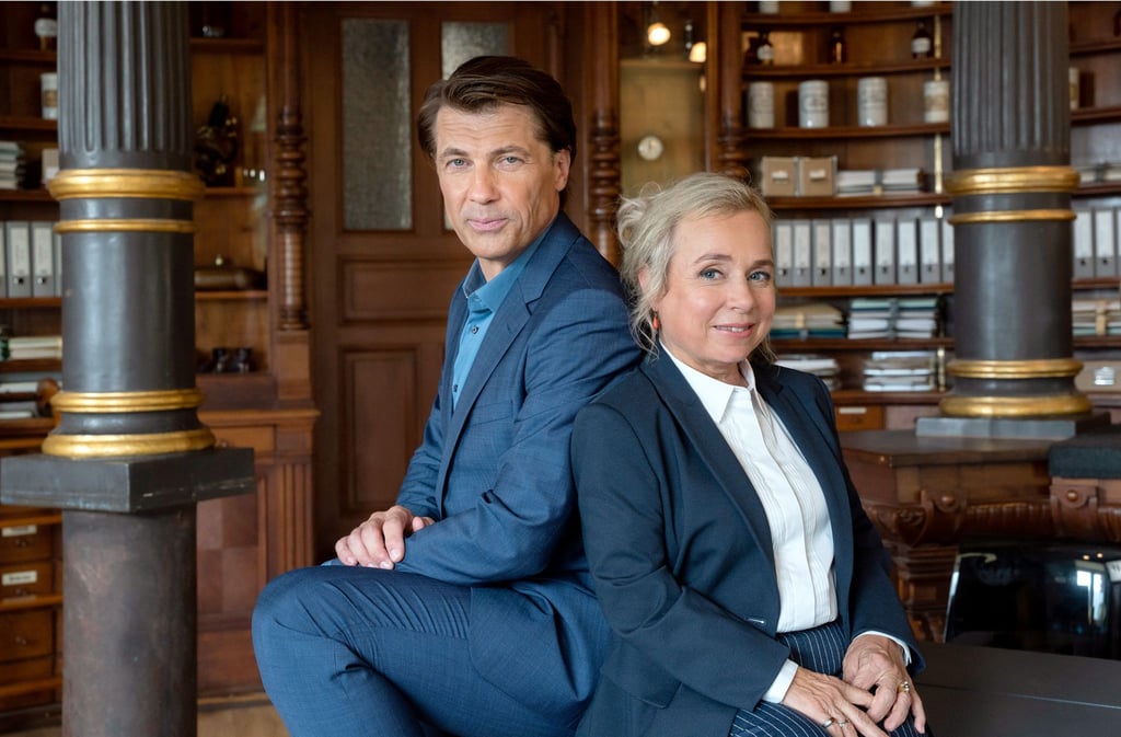Anwältin Eva Schatz (Christine Urspruch) bringt mit dem charmanten Hanno (Wolfram Grandezka) in „Einspruch, Schatz! - Ein Fall von Liebe“ Trubel in ihr Single-Leben.