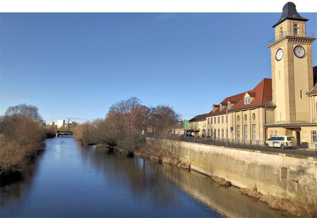 Der Zeitzer Bahnhof sieht nach der Sanierung rundum schick aus. Zum guten Abschluss fehlt nur noch ein Betreiber für den Imbiss.