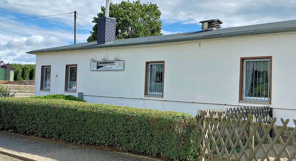 Die Grüne Ecke in Zens steht den Einwohnern des Dorfes und aus der Gemeinde Bördeland wieder zur Verfügung. Der Abschluss der Sanierungs- und Erweiterungsarbeiten wurde am Freitag feierlich begangen.