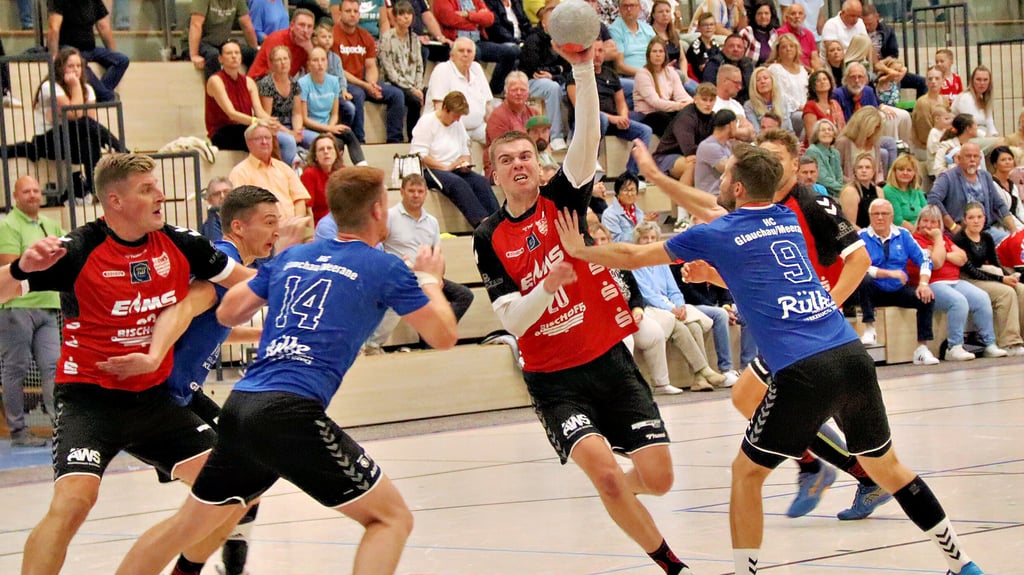 Rot-Weiss Staßfurt um Nils Hähnel (links) und Malvin Haeske war vom HC Glauchau/Meerane kaum zu stoppen.