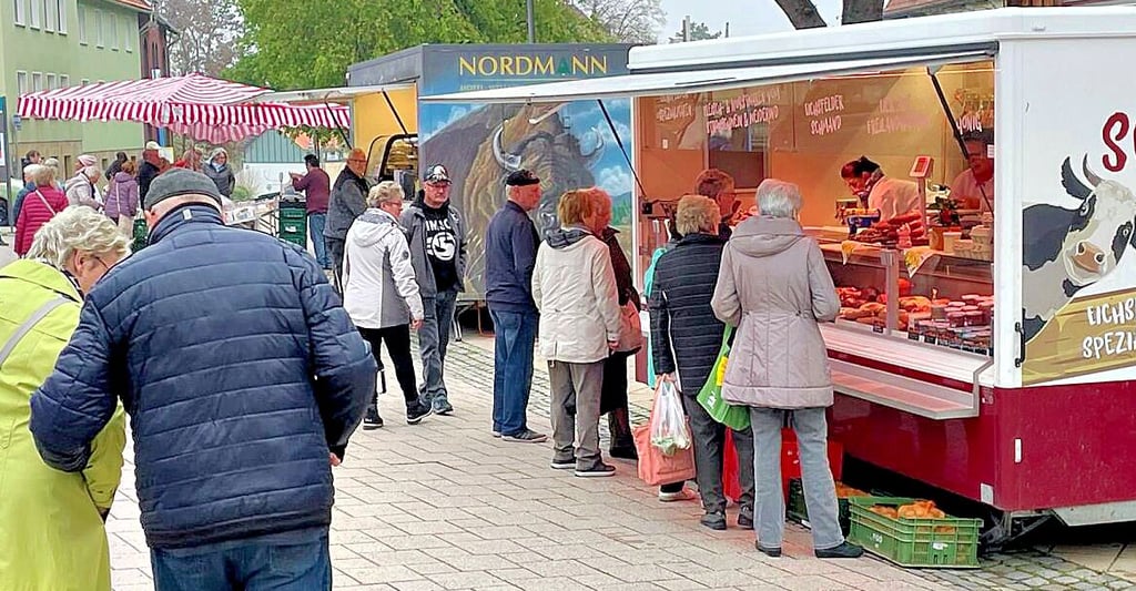 So gut besucht und bestückt war er wohl zu selten: der Wochenmarkt in Blankenburg.
