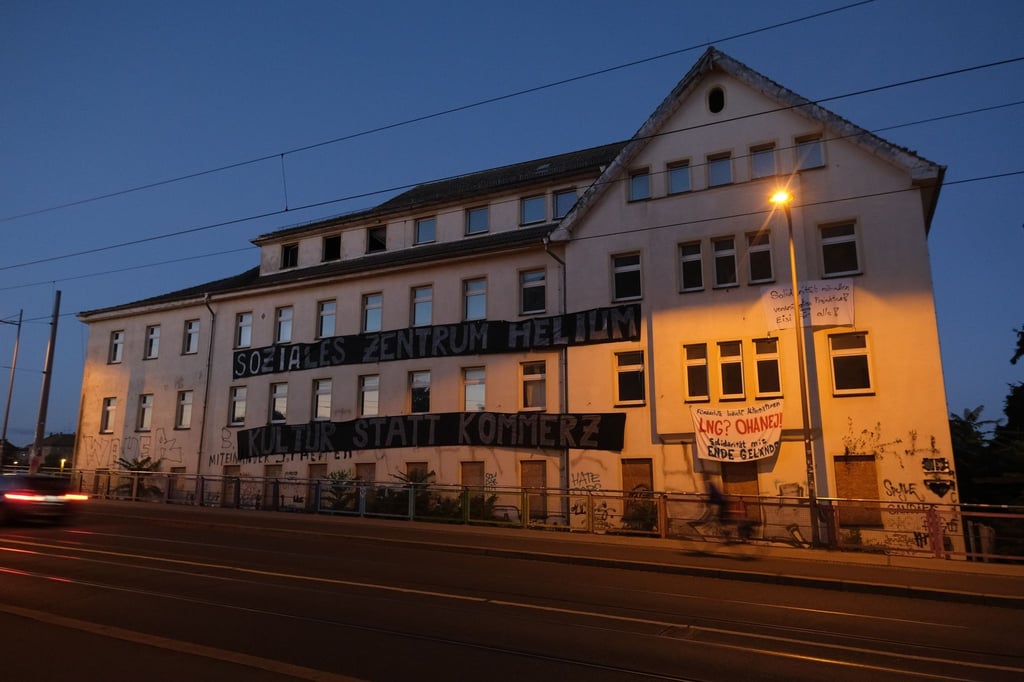 Linke Aktivisten haben das Gebäude besetzt.