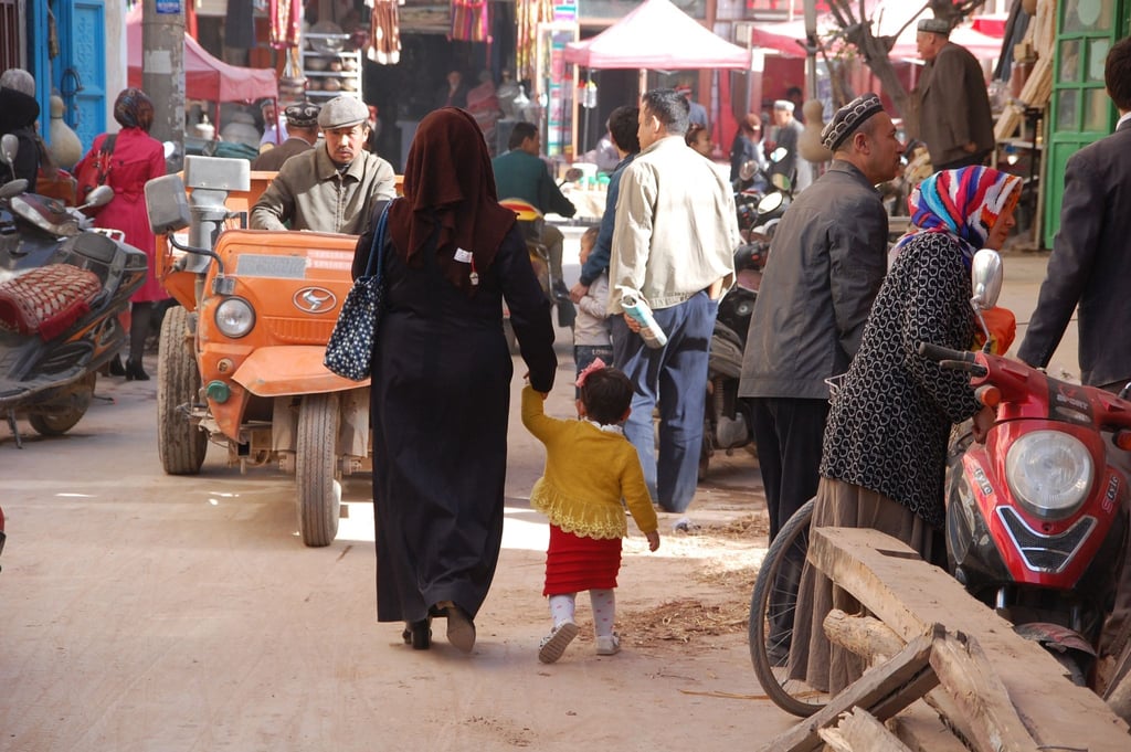 Eine belebte Straße in der Stadt Kashgar im westchinesischen Xinjiang (Archivbild).