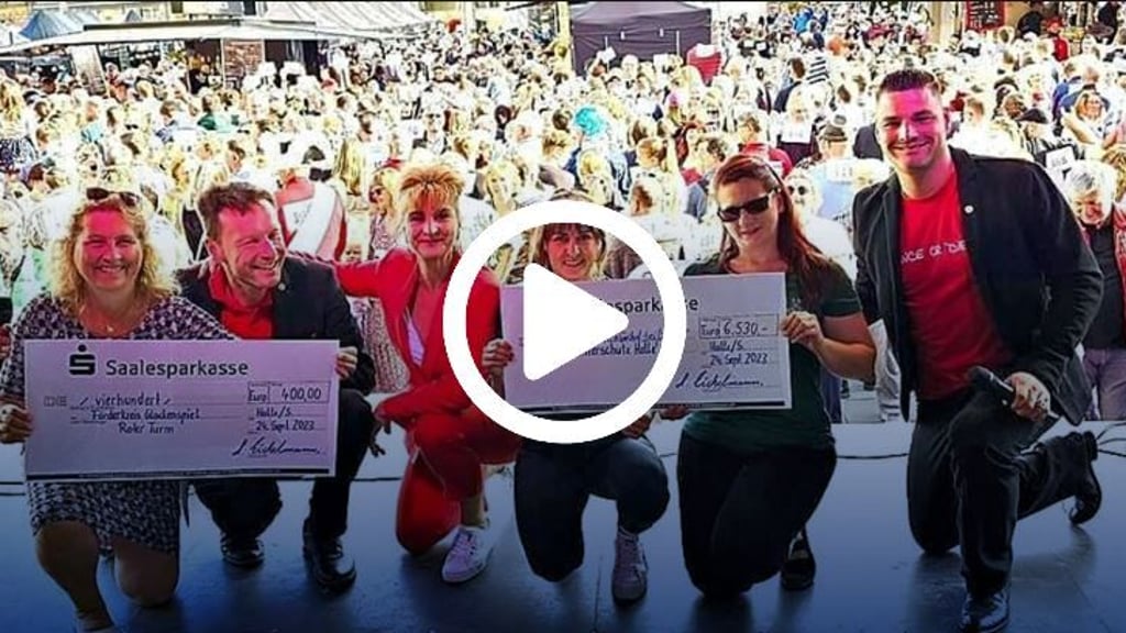 Tanz-Weltrekord auf dem Salzfest in Halle: So viel Geld wurde gespendet! Dirk, Nicole und Sohn Marcus Eichelmann (von links) mit den glücklichen Vereinsvertreterinnen vom Tierschutz Halle und dem Förderverein Glockenspiel.