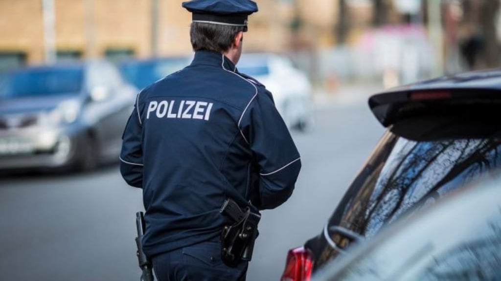 Die Bundespolizei musste sich am Bahnhof in Magdeburg mit einem aggressiven Mann auseinandersetzen.